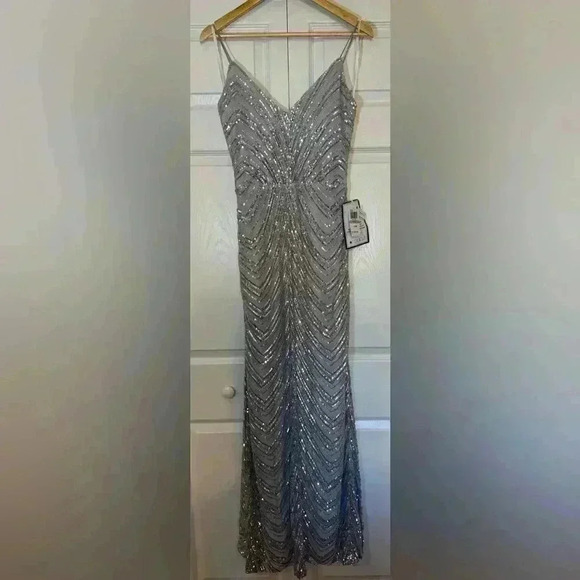 B Darlin Juniors Silver Sequined Bungee-Strap Gown Dress size 11/12 NWT - Picture 4 of 7